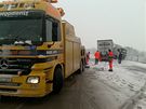 Vyprotování kamionu na dálnici D5 mezi Nýany a Sulkovem