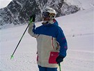 Kaunertal, Rakousko. Jeden z nejlepích nmeckých freestylist Nico Zacek pi kurzu základních dovedností ve snow parku.