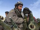Afghánský bojovník Talibanu nedaleko vesnice Amirabad. (24. listopadu 2001)