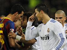 NEZVLDNUT EMOCE. Cristiano Ronaldo si klepe na elo.