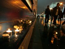 Zbrojovci protestovali 22. listopadu 2010 ped stadionem na Srbsk ulici proti masivnm bezpenostnm opatenm policie a klubu i proti peloen zpasu Brna s Bankem ze soboty na pondl.
