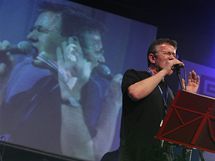 Harmoniká� a zp�vák a Ond�ej Konrád & Gumbo.