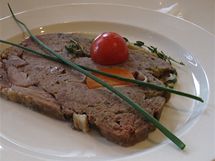 Restaurace Bohma v Brn - Hus galantina plnn jemnou masovou f s koenovou zeleninou. 