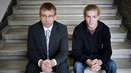 Ministr Jaromír Drábek p�ed lety vystudoval jablonecké Gymnázium U Balvanu. Dnes na stejnou �kolu chodí i jeho syn Jan.