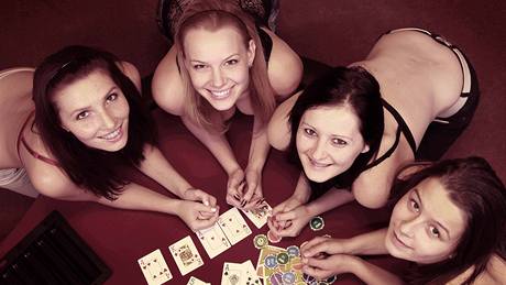 lenky pokerového klubu Flop se poodhalily, aby nafotily sexy kalendá