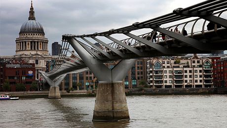 K Tate Modern vede nádherný most pro p�í Milenium
