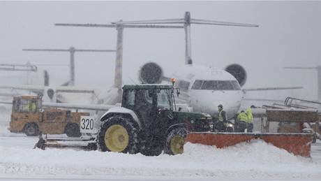 Sníh ochromil Nmecko. Na snímku mnichovské letit (29. listopadu 2010)