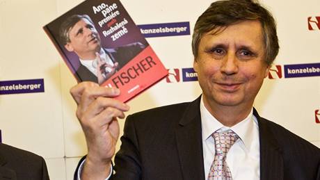 Jan Fischer na k�tu svých pam�tí (26. listopadu)