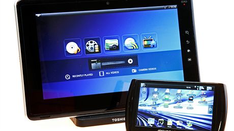 Archos 5 Internet Tablet a Toshiba Folio 100