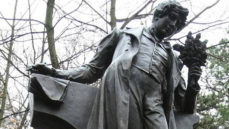 Máchv pomník k 200 výroí narození romantického básníka