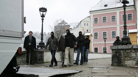 Relikviá svatého Maura se sthoval z Beova do Prahy za asistence jednotky Útvaru rychlého nasazené (URNA).