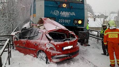 Mezinárodní rychlík narazil u Stoda do peugeotu.