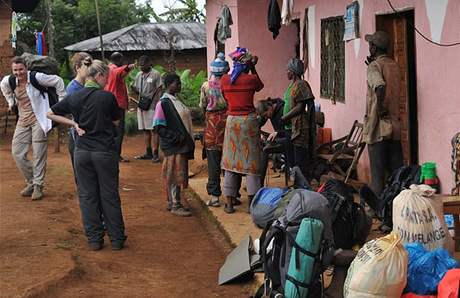 Ppravy na prci v ternu, Kamerun.