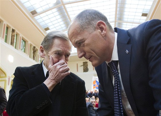 Václav Havel a Zdeněk Tůma před ustavujícím zasedáním zastupitelstva hlavního města Prahy. (30. listopadu 2010)