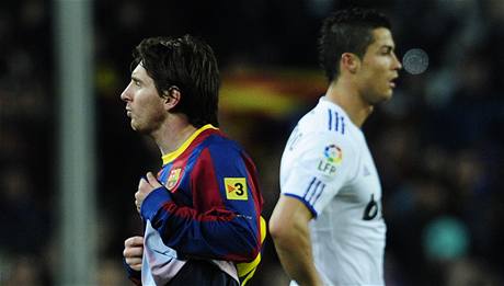 DV HVZDY. Lionel Messi z Barcelony (vlevo) a Cristiano Ronaldo z Realu Madrid.