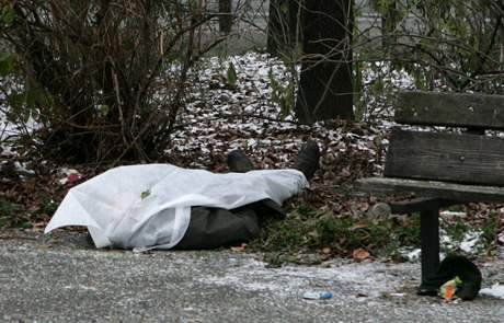 V Olomouci v noci zemel bezdomovec, pravdpodobn umrzl.