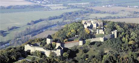 Na hrad Helftýn i nadále zstává uzavený palácový trakt, hrozí zde pád cihel a zdiva.