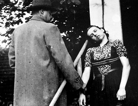 Herta Kaparov byla po vlce odsouzena k trestu smrti.
