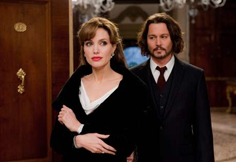 Z filmu Cizinec: Angelina Jolie a Johnny Depp