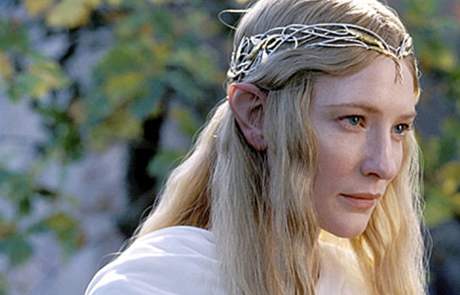 Cate Blanchettová jako Galadriel v Pánovi prsten (2001)