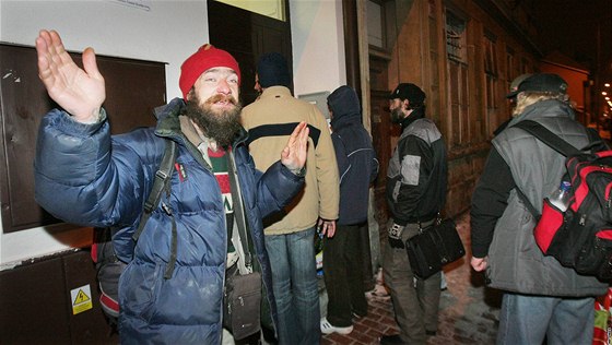 Obyvatelé dom v okolí azylového domu se bojí, e po jeho rozíení se v ulici bude nepoádek a zvýi se kriminalita. Ilustraní foto