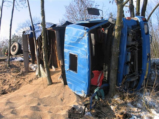 Havarovaný nákladní automobil u Mohelnice.