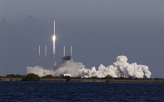 První soukromá raketa odstartovala z floridského Mysu Canaveral (8. prosince 2010)