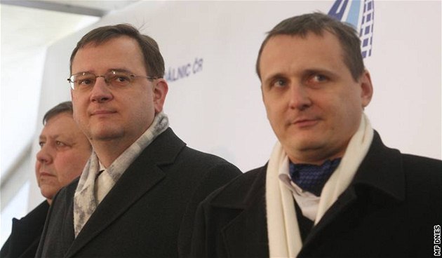 Ministr dopravy Vít Bárta kauzu odmítá komentovat.  Vysv�tlení po n�m �ádá i premiér Petr Ne�as.
