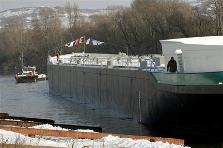 Lodnice ve Lhotce spustila na vodu chemick tanker pro zkaznka z Nizozem.