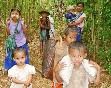 Dti, kter mus v etnickch oblastech utkat ped barmskou armdou