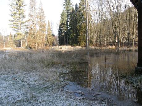 Jezero z vyvrajcho pramene v Jnskch koupelch.