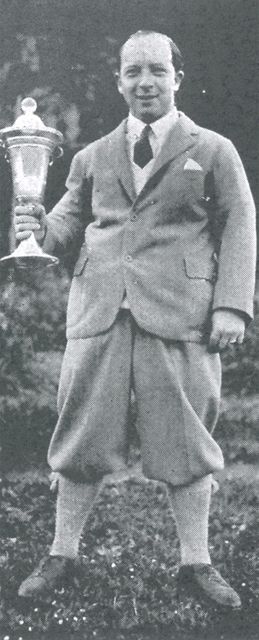 Frantiek Ringhoffer mlad s Masarykovm pohrem pro vtze tohoto turnaje v roce 1930.
