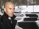ZIDANE KOPE ZA KATAR. Bývalý francouzský fotbalista Zidane po píletu do Curychu, kde podporuje kandidaturu Kataru na MS 2022.