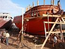 Stavba trupu v egyptských lodnicích