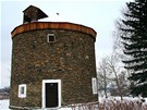 Koenecký vtrný mlýn pochází z roku 1866. A patí mezi kulturní památky
