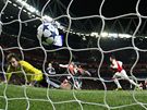 Van Persie z Arsenalu práv promnil penaltu v utkání s Partizanem Blehrad