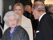 Královna Alžběta s vévodou z Edinburghu na premiéře filmu Letopisy Narnie: Plavba Jitřního poutníka (Londýn, 30. listopadu 2010)