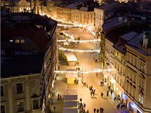 Vánoční jarmark v centru Olomouce. Na snímku pohled z Horního na Dolní náměstí.