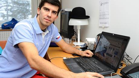 Tomá Sladký pi chatu se tenái iDNES.cz