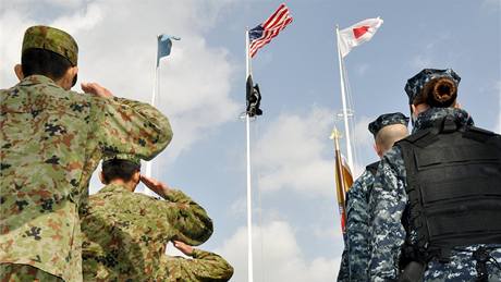 Zaátek plánovaných manévr USA a Japonska (3. prosince 2010)