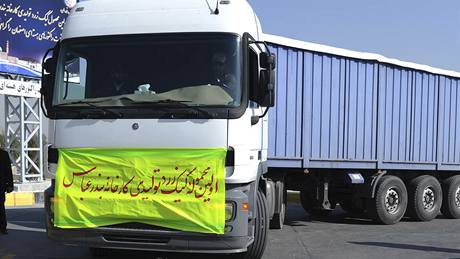 Kamion s koncentrátem uranu přijíždí do centra v Isfahánu