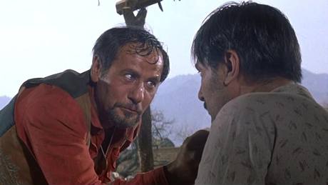 Eli Wallach jako Calvera ve filmu Sedm statench