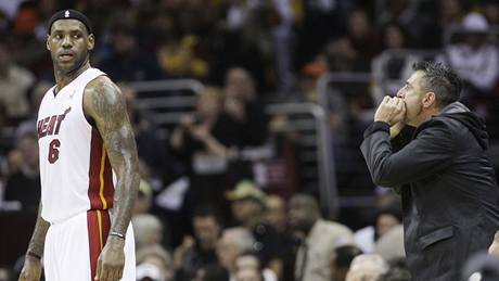 LeBron James z Miami Heat byl vybuen ped zápasem na palubovce Clevelandu Cavaliers