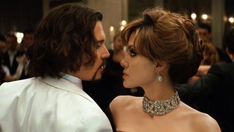 Z filmu Cizinec: Angelina Jolie a Johnny Depp