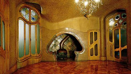 Gaudí do domu navrhl na svou dobu unikátní systém ústedního topení s odvtrávacími prduchy