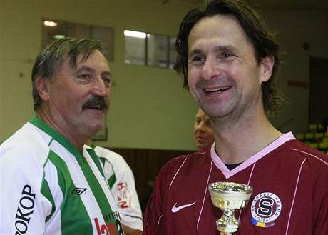 Antonín Panenka (vlevo) a Jií Novotný na turnaji legend