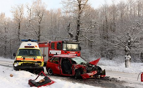 Sanitka se na Sokolovsku srazila s osobním autem.