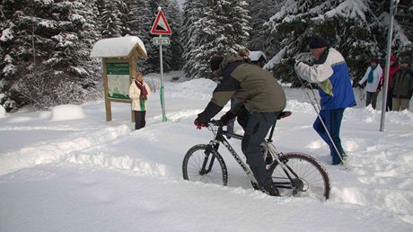 Na umav oteveli novou stezku pro cyklisty a bkae. 