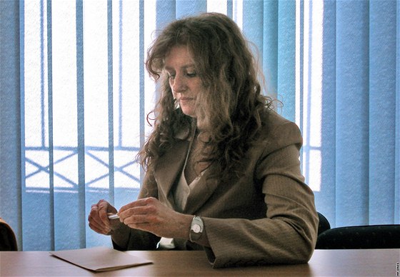 Eva Hemanová obalovaná z fyzického útoku na kantory na lavici obalovaných u