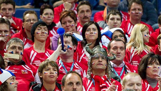Fanouci povzbuzují eské florbalisty v semifinále mistrovství svta